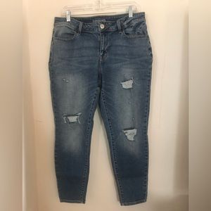 NWOT Never worn Maurice’s distressed ankle jeans